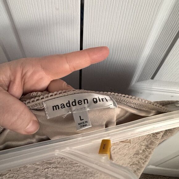 Juniors' madden girl Top & Maxi Skirt Set 2 Piece Ballet Neck Long Sleeve Lace - Picture 8 of 8